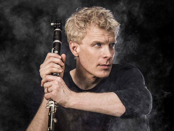 Martin Fröst y Joshua Weilerstein debutan con la Orquesta Filarmónica de Gran Canaria