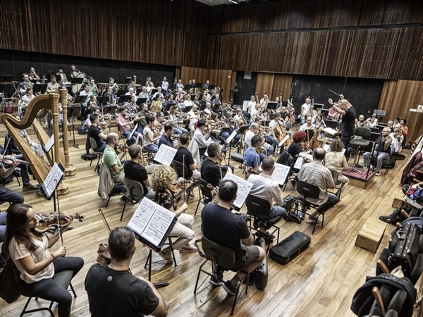 La Orquesta de València y Alexander Liebreich estrenan en Europa Elysian de Francisco Coll