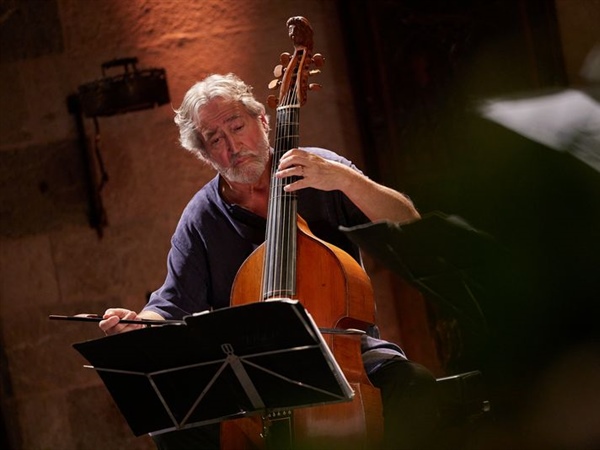 Jordi Savall transporta al público del Festival de Perelada a la corte de los reyes Luises