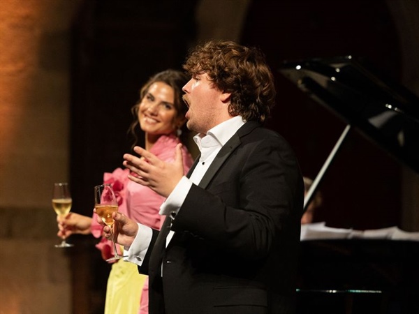 Brillante fin de fiesta del Festival Perelada con un recital de Serena Sáenz y Jonah Hoskins