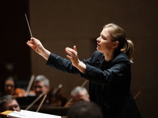 Octubre en la Orquesta y Coro Nacionales de España marca el debut de la directora Gemma New