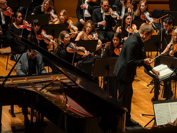 Crítica / Mozart y Bruckner, Floristán y Petrenko: una gran noche - por José M. Morate Moyano