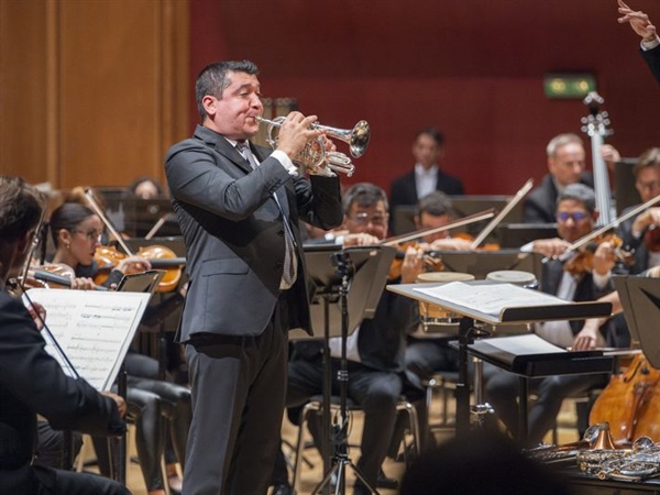 Crítica / Festival de trompeta con Pacho Flores y la Filarmónica de Gran Canaria - por Juan F. Román