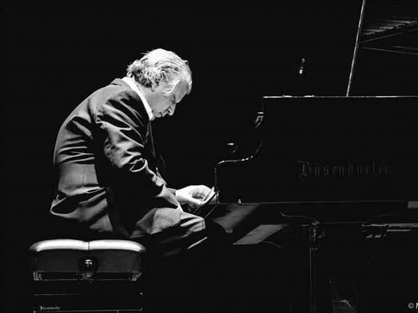 Crítica / Josué Bonnín de Góngora se re-crea al piano - por Elena Esteban Muñoz