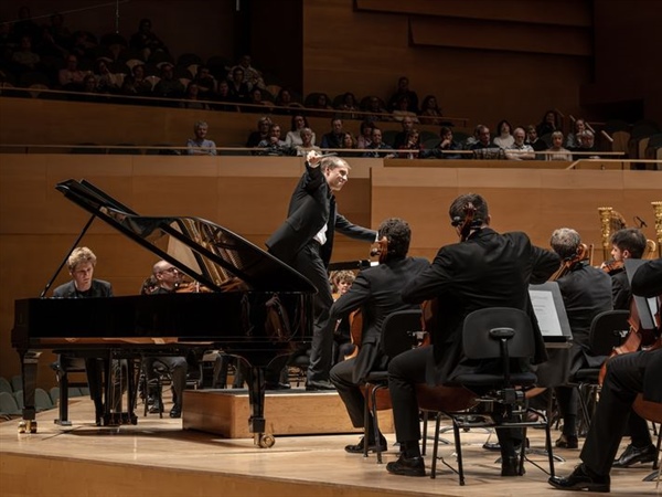 Crítica / El apasionado Grieg de Jan Lisiecki y Vasili Petrenko - por Juan Carlos Moreno