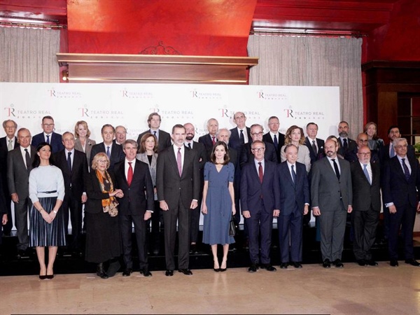 SS. MM. los Reyes han presidido el Patronato del Teatro Real