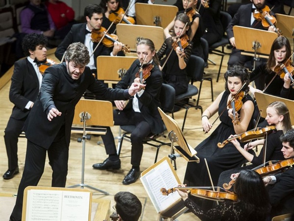 Pablo Heras-Casado dirige la Orquesta Sinfónica Freixenet de la Escuela Superior de Música Reina Sofía