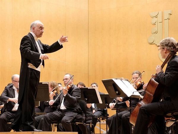 Homenaje de La Real Filharmonía de Galicia a José López Calo