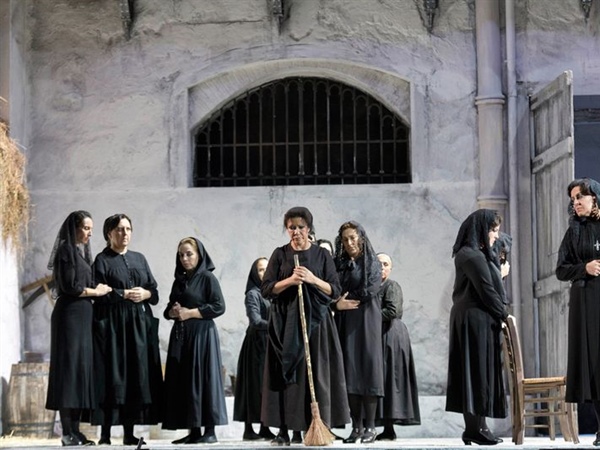 Crítica / Tenemos ópera española: La Casa de Bernarda Alba - por Jerónimo Marín